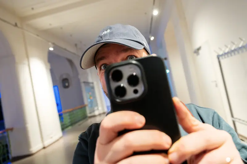 Selfie in Gallery Using Multi-Lens Smartphone Camera