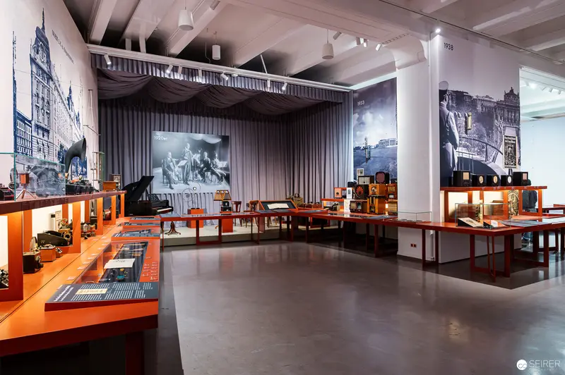 Exhibition Displays Exploring 100 Years of Radio Technology in Vienna Museum