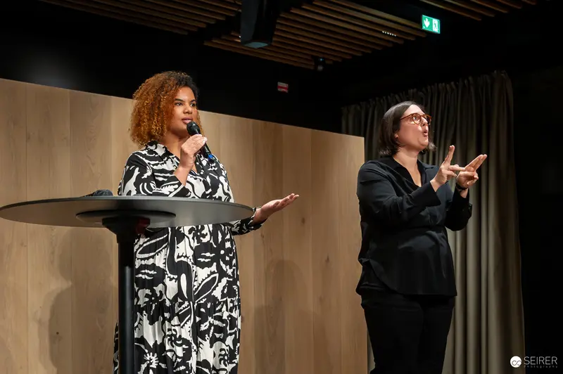 Wien Museum 'MIXED' Ausstellungseröffnung. Speaker and Sign Language Interpreter at Wien Museum 'Mixed' Exhibition Event
