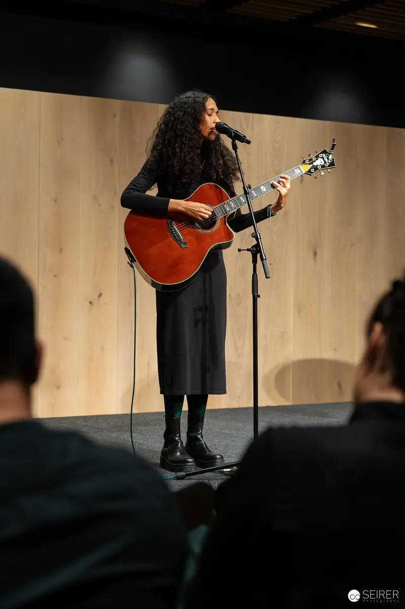 Wien Museum 'MIXED' Ausstellungseröffnung. Liz Metta Performing at Wien Museum 'Mixed' Exhibition Event