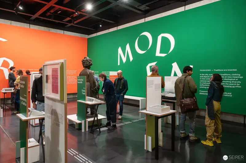 Wien Museum 'MIXED' Ausstellungseröffnung. Visitors Examining Display Pedestals in Green Exhibition Section, Wien Museum 'Mixed'