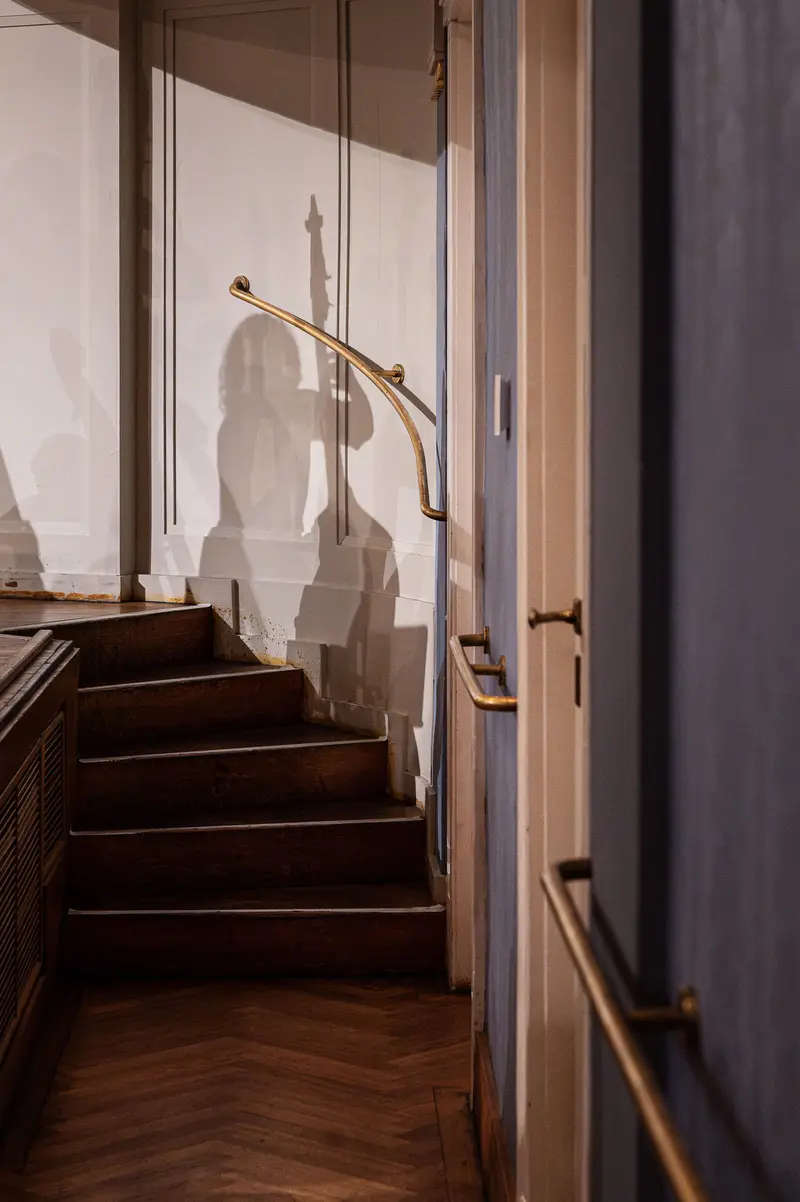 Elegant Wooden Staircase with Curved Handrail in Modern Interior