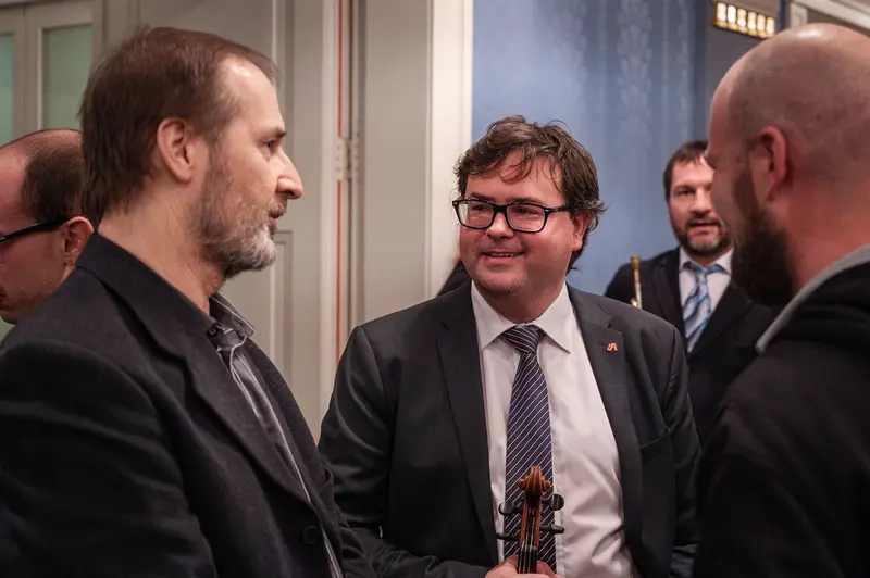 TU Orchestra Members Conversing at 40th Anniversary Event in Konzerthaus Wien