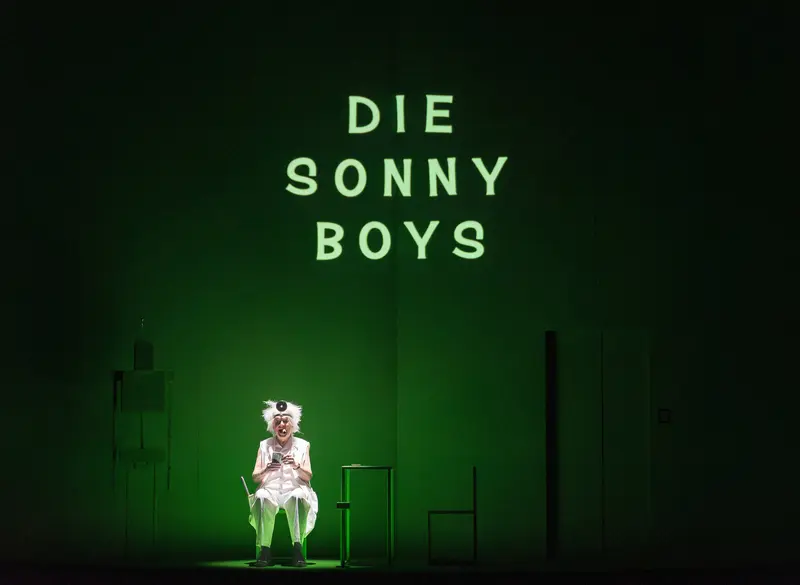 Die Sonny Boys Theater Production at Josefstadt Theatre, Dramatic Green Stage Lighting