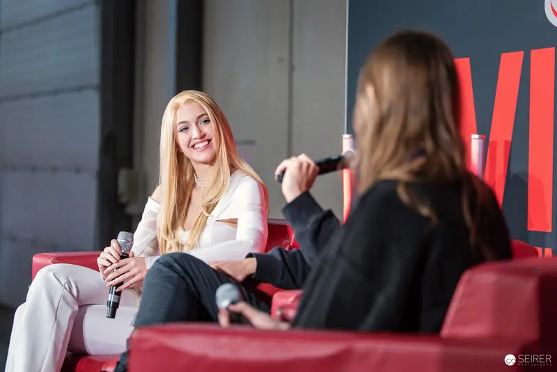 Blonde Woman in White Interview at Vienna ComicCon 2024