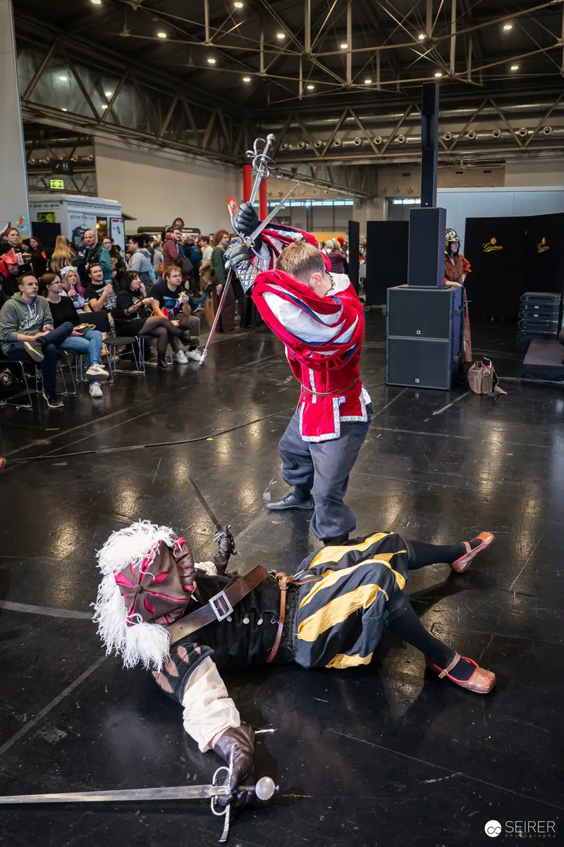 Cosplay Combat Scene at Vienna ComicCon 2024 Featuring Dynamic Character Poses