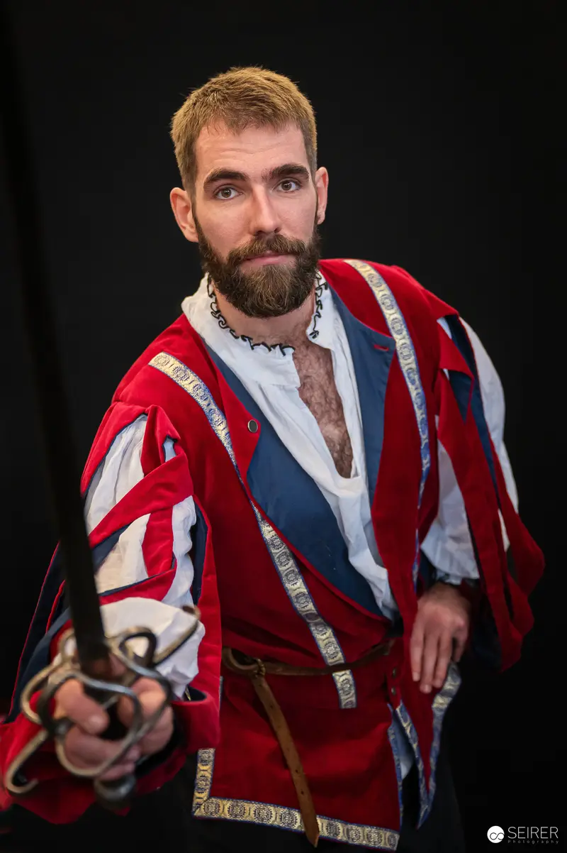Renaissance-Style Cosplayer at Vienna ComicCon 2024 in Theatrical Costume