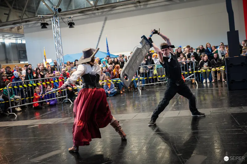 Cosplayers Engage in Dramatic Sword Fight at Vienna ComicCon 2024