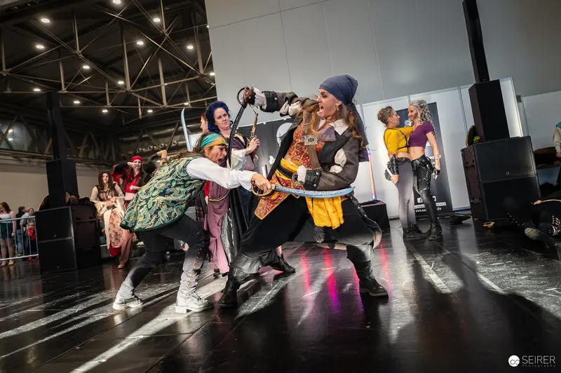 Cosplayers Battle Dramatically at Vienna ComicCon 2024 Costume Competition