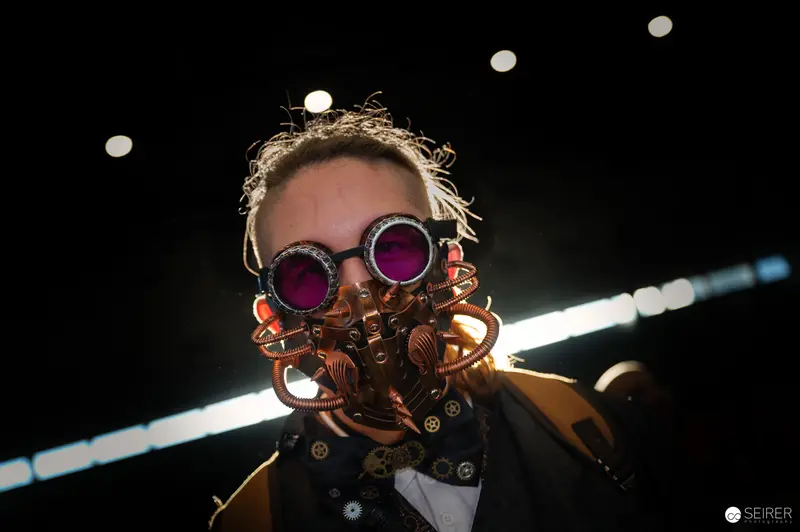 Steampunk Cosplay at Vienna ComicCon 2024: Intricate Mechanical Mask and Goggles