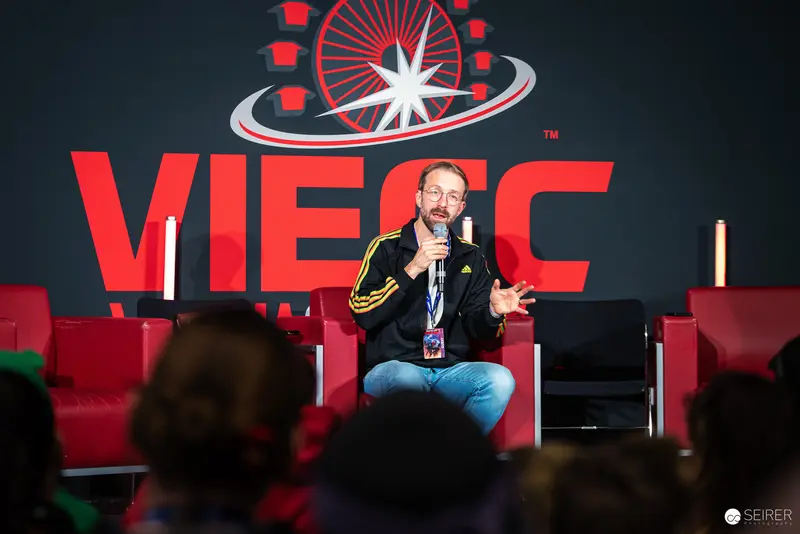 Speaker Presenting at Vienna Comic Con 2024 in Red Stage Setting