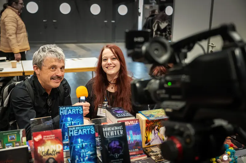 Authors at Vienna ComicCon 2024 Discussing Fantasy and Thriller Novels