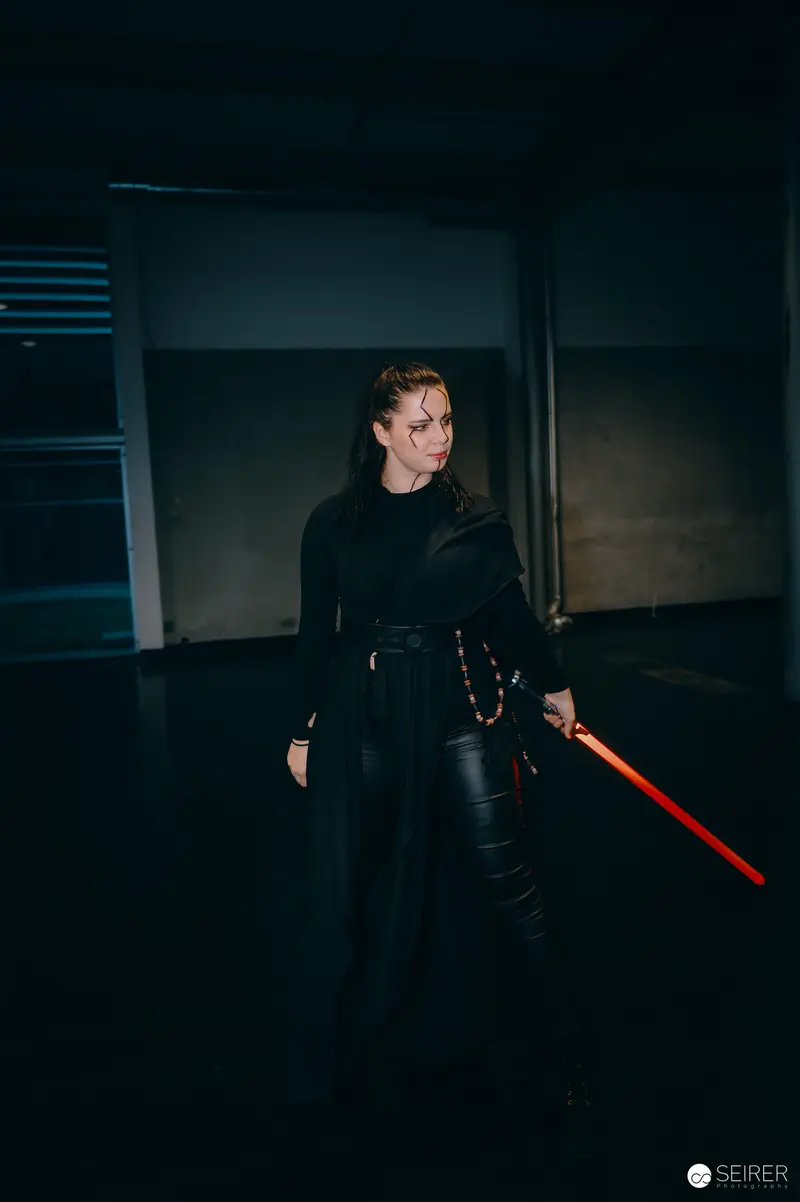 Lightsaber-Wielding Cosplayer at Vienna ComicCon 2024 Star Wars Showcase