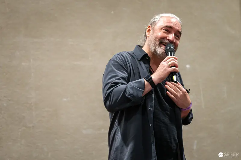 Passionate Speaker Performing at Vienna ComicCon 2024 with Microphone