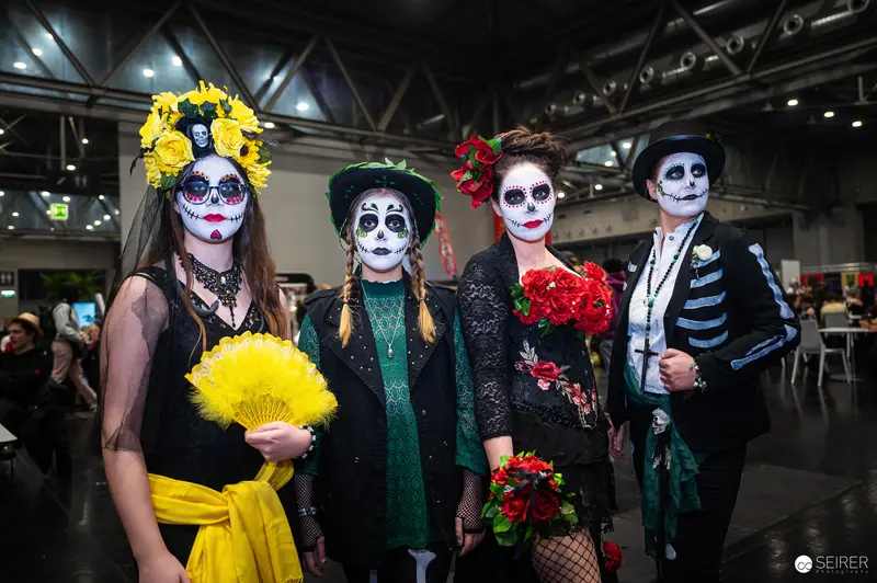 Día de los Muertos Cosplayers at Vienna ComicCon 2024 Showcase Intricate Makeup