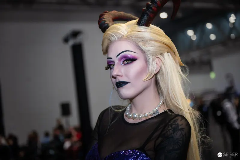 Dramatic Cosplay Portraiture at Vienna ComicCon 2024 Showcasing Elaborate Fantasy Styling