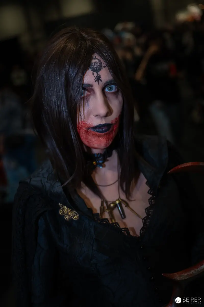 Gothic Cosplay Performer at Vienna ComicCon 2024 Horror Showcase
