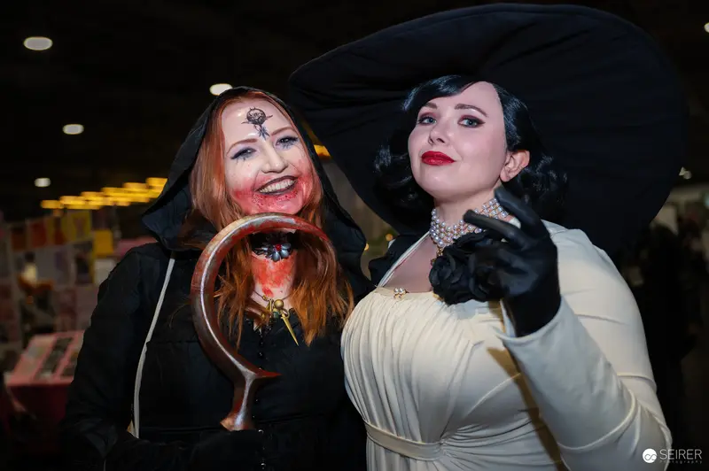 Cosplay Duo at Vienna ComicCon 2024: Gothic Glamour and Theatrical Makeup