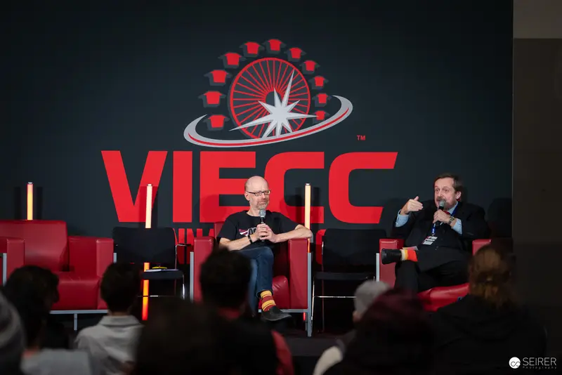 VIECC 2024: Two Speakers Discuss Panel at Vienna Comic Convention