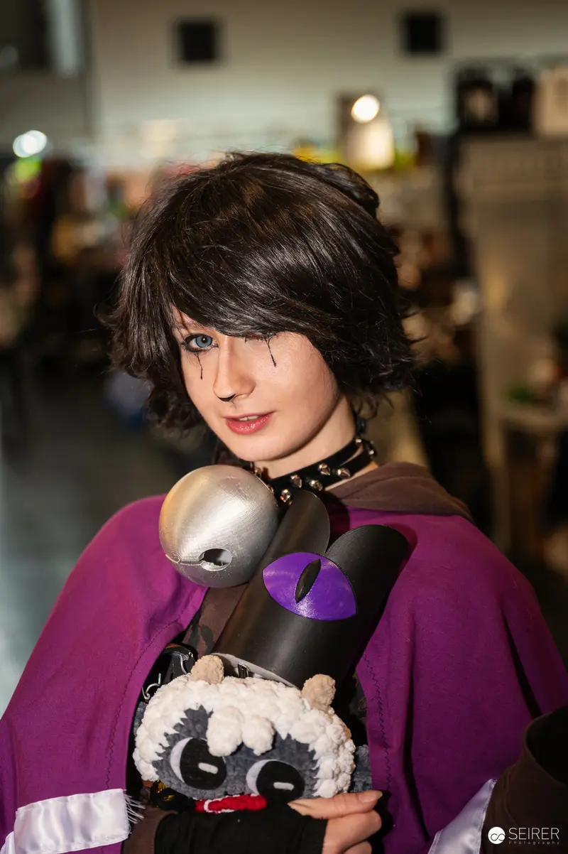 Cosplay Enthusiast in Purple at Vienna ComicCon 2024