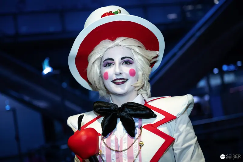 Cosplay Clown in White and Red at Vienna ComicCon 2024