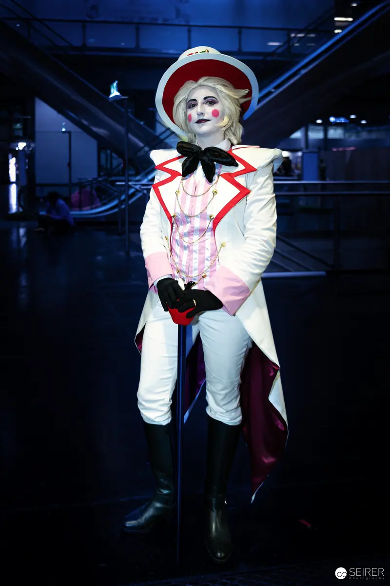 Cosplay Performance at Vienna ComicCon 2024: Theatrical Costume Character