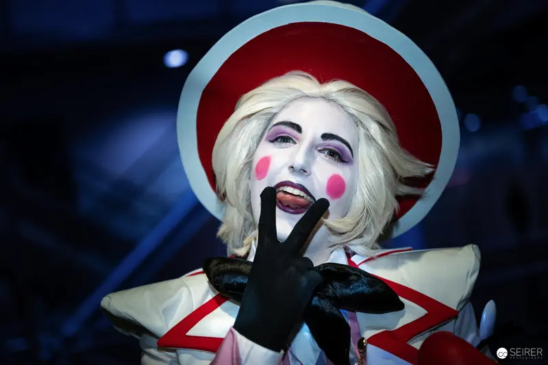 Theatrical Mime Performer in Dramatic White and Red Costume at Vienna Event