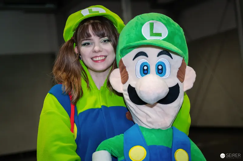 Luigi Cosplay at Vienna ComicCon 2024 - Vibrant Nintendo Character Portrayal