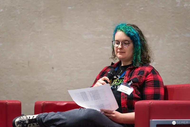 Green-Haired Attendee Reading at Vienna ComicCon 2024