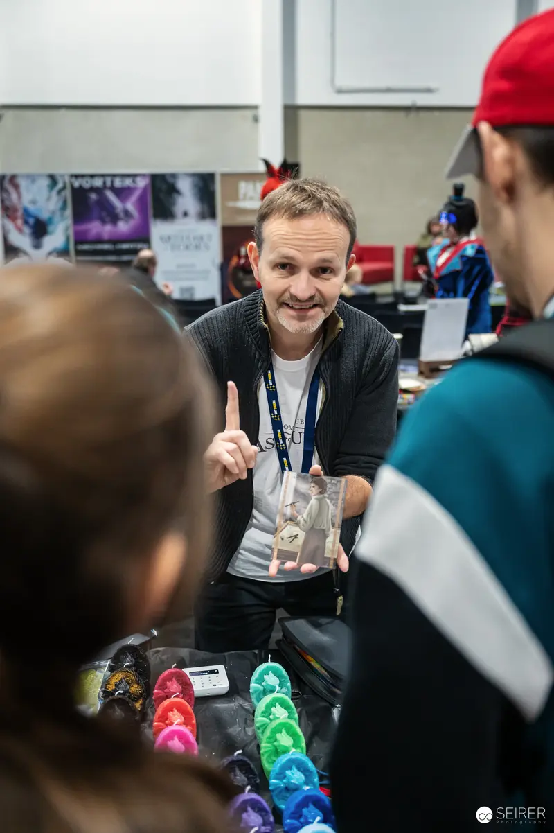 VIECC 2024: Enthusiastic Staff Member Explaining Event Details at Comic Convention
