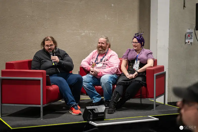 Vienna ComicCon 2024 Panel Discussion with Three Diverse Panelists