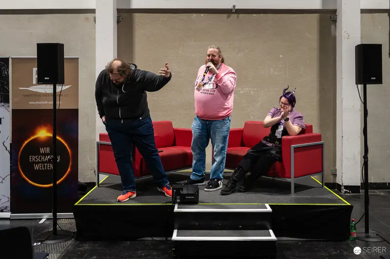 ComicCon Vienna 2024: Performers on Stage with Microphone and Speakers