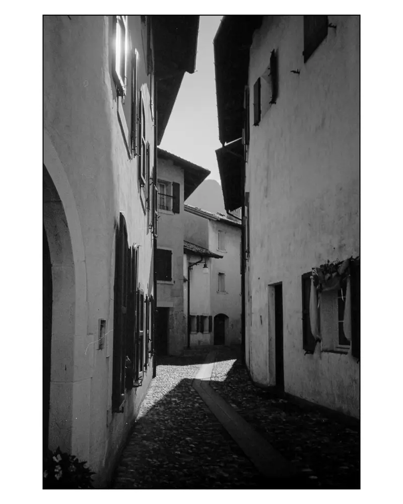 Cobbled alley between historic houses on the Villach–Grado route, 2024
