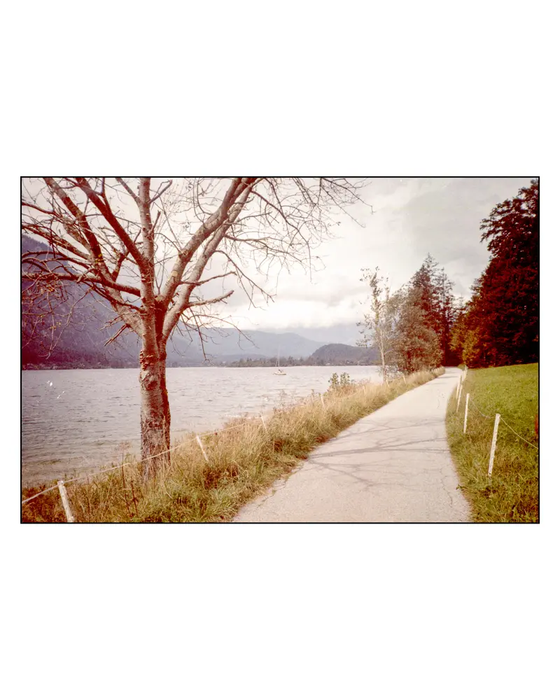 Lakeside path along Faaker See near Villach, Carinthia, autumn 2023