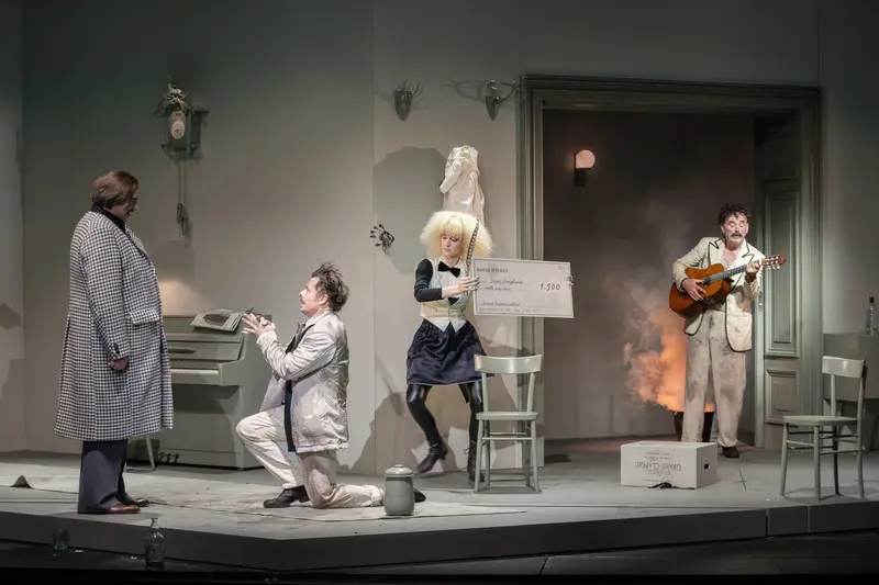 Die Affäre Rue de Lourcine: Theatrical Ensemble in Comedic Stage Performance