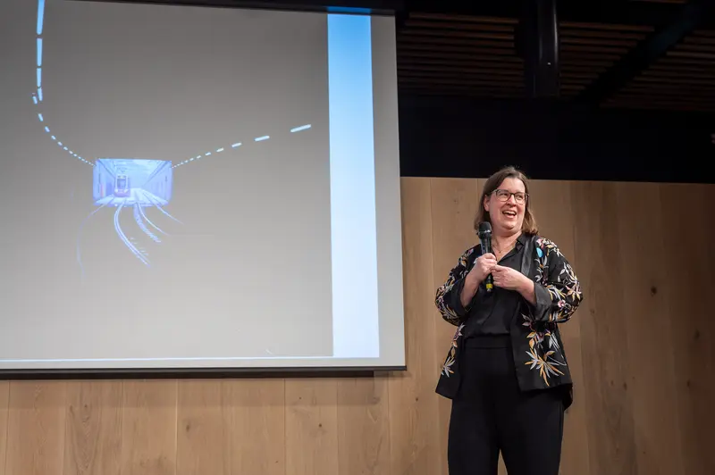 Speaker Presenting Tech Visualization at Conference with Projection