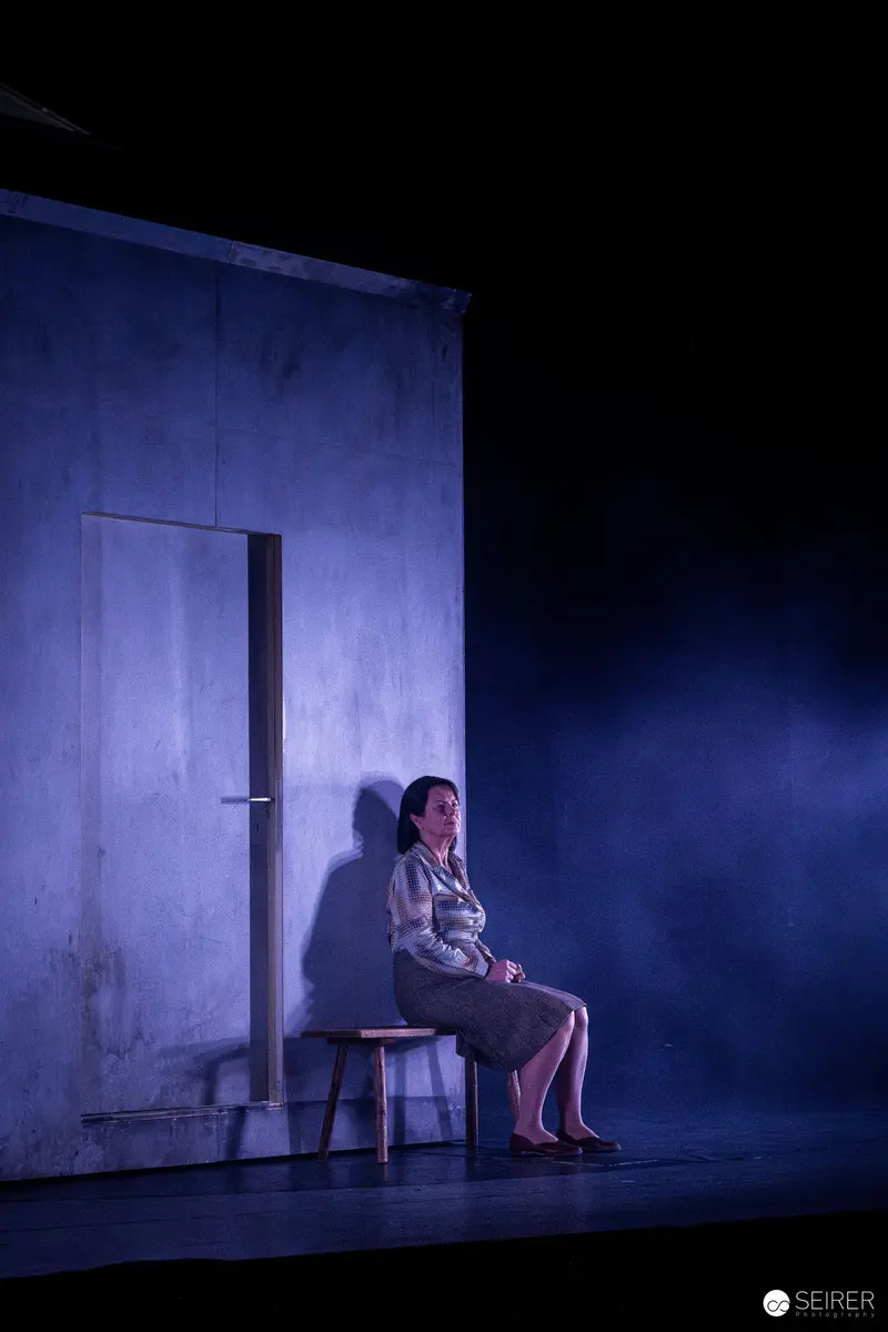 Juliette Larat Performing in "Azur oder die Farbe von Wasser" at Theater in der Josefstadt