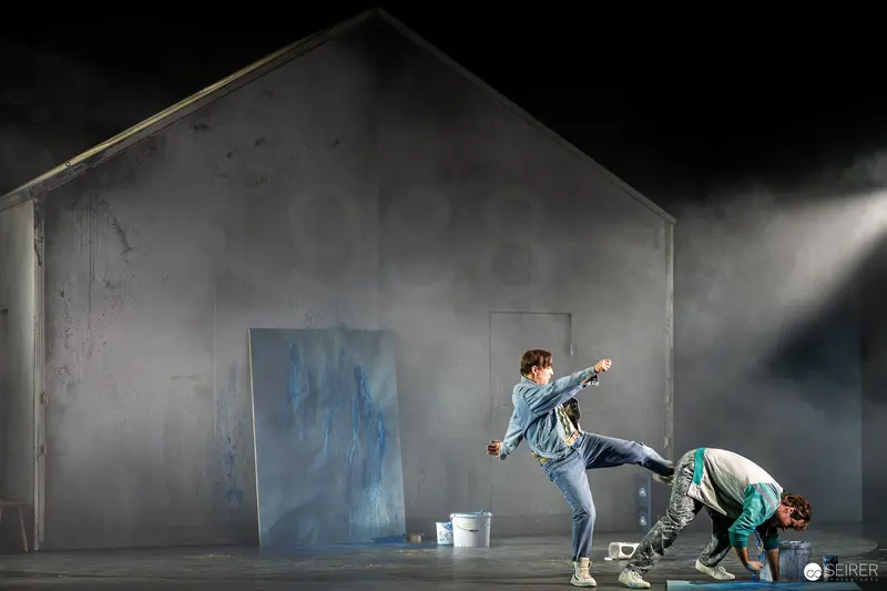 David Bösch's Theater Staging: Dramatic Movement in Abstract Set Design