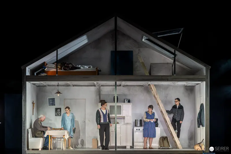 "Azur oder die Farbe von Wasser" Theater Production in Detailed Architectural Stage Set