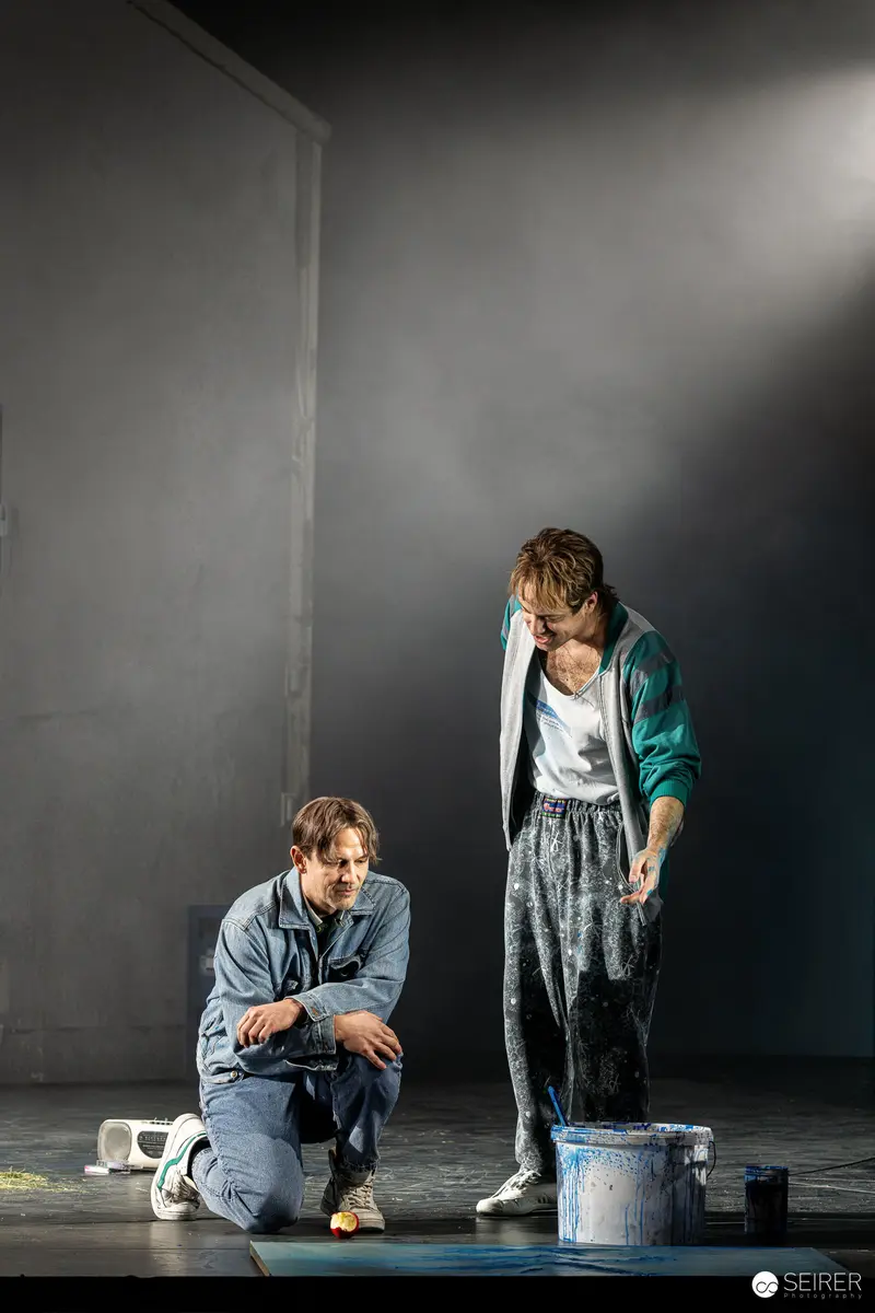 Dramatic Staging of "Azur oder die Farbe von Wasser" at Theater in der Josefstadt