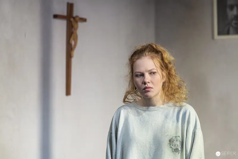 Theatrical Rehearsal of "Azur oder die Farbe von Wasser" with Curly-Haired Performer