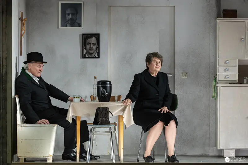 Two Performers in Dark Attire During Theater Rehearsal for "Azur oder die Farbe von Wasser"