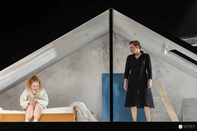 "Azur oder die Farbe von Wasser" - Theatrical Scene in Attic Space