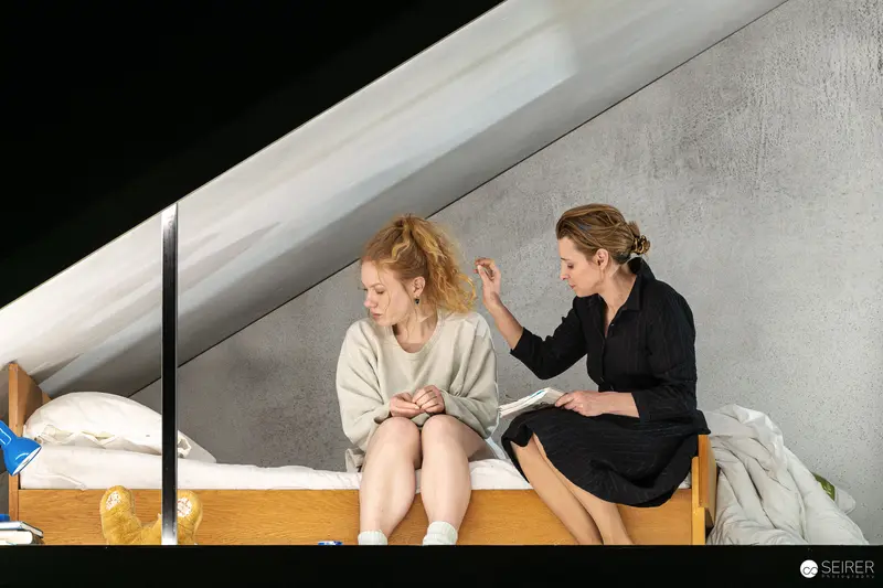 Theater Probe for "Azur oder die Farbe von Wasser" with Juliette Larat and Martina Ebm