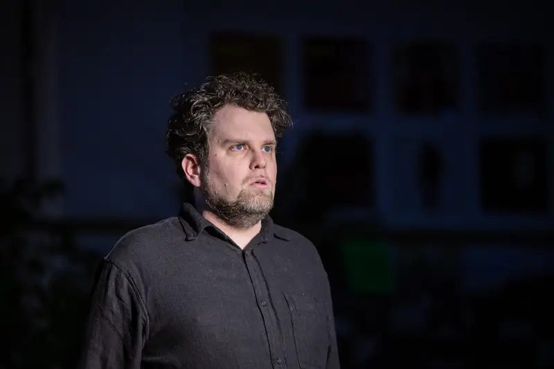 David Czifer in LINE RUNNER 2024 - Die Sicherheitsstrategie Theater Performance