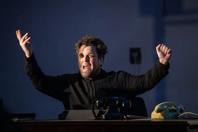 David Czifer Performs Intense Emotional Scene in LINE RUNNER 2024