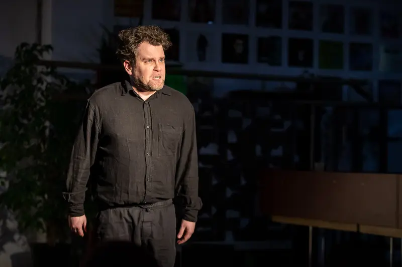 David Czifer in LINE RUNNER 2024 - Die Sicherheitsstrategie Theatrical Performance