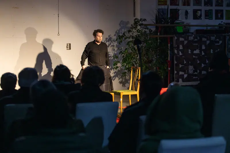 David Czifer Performs in LINE RUNNER 2024: Die Sicherheitsstrategie Theater Production