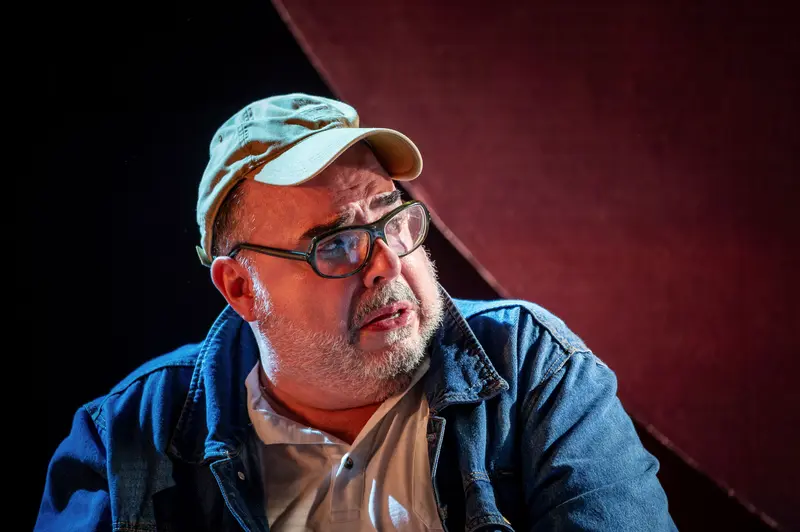 Intense Performer at "Von Mäusen und Menschen" Theater Photoshoot