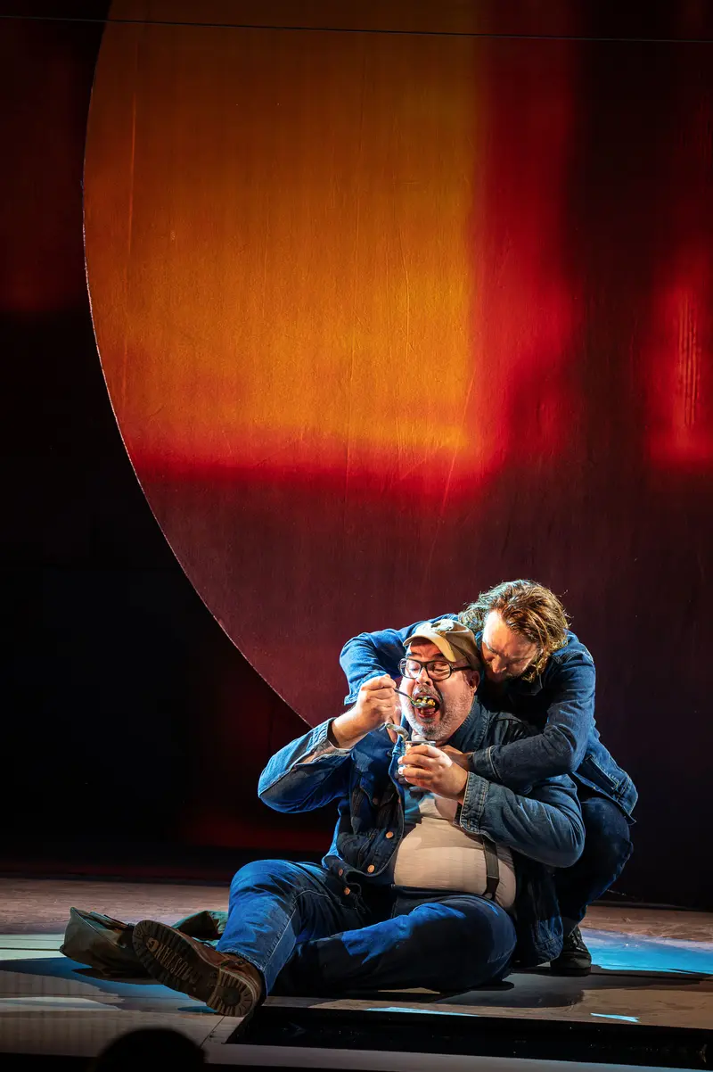 Intense Scene from "Von Mäusen und Menschen" at Kammerspielen Theater